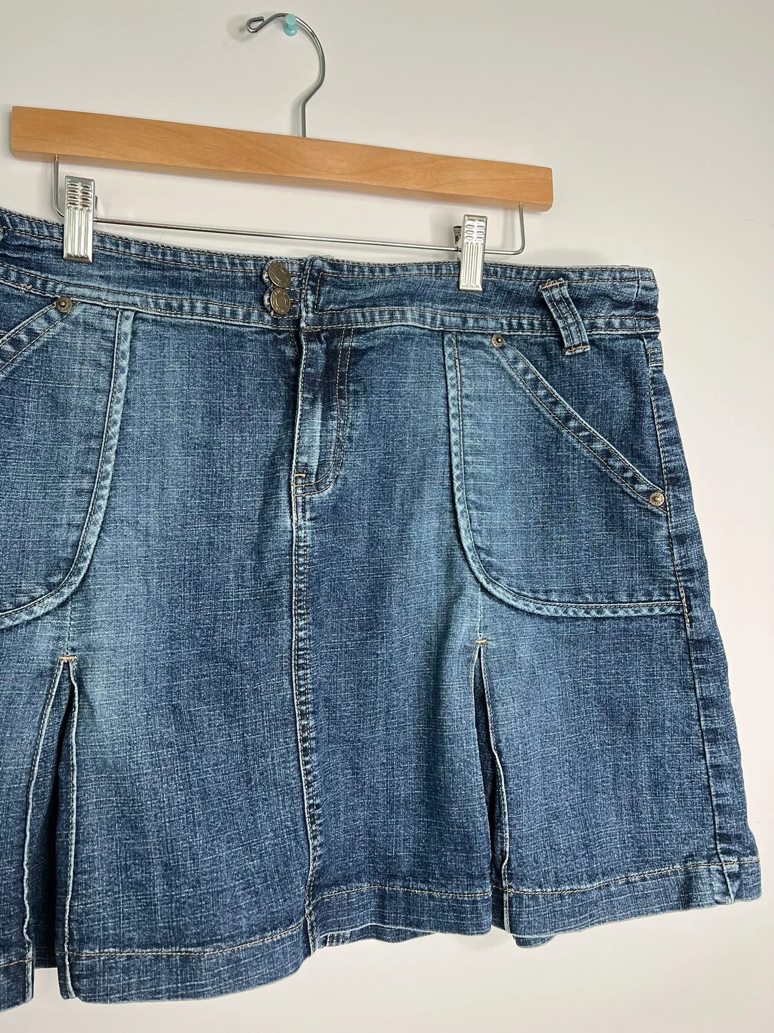2000s Vintage Mwah Pleated Denim Mini Skirt