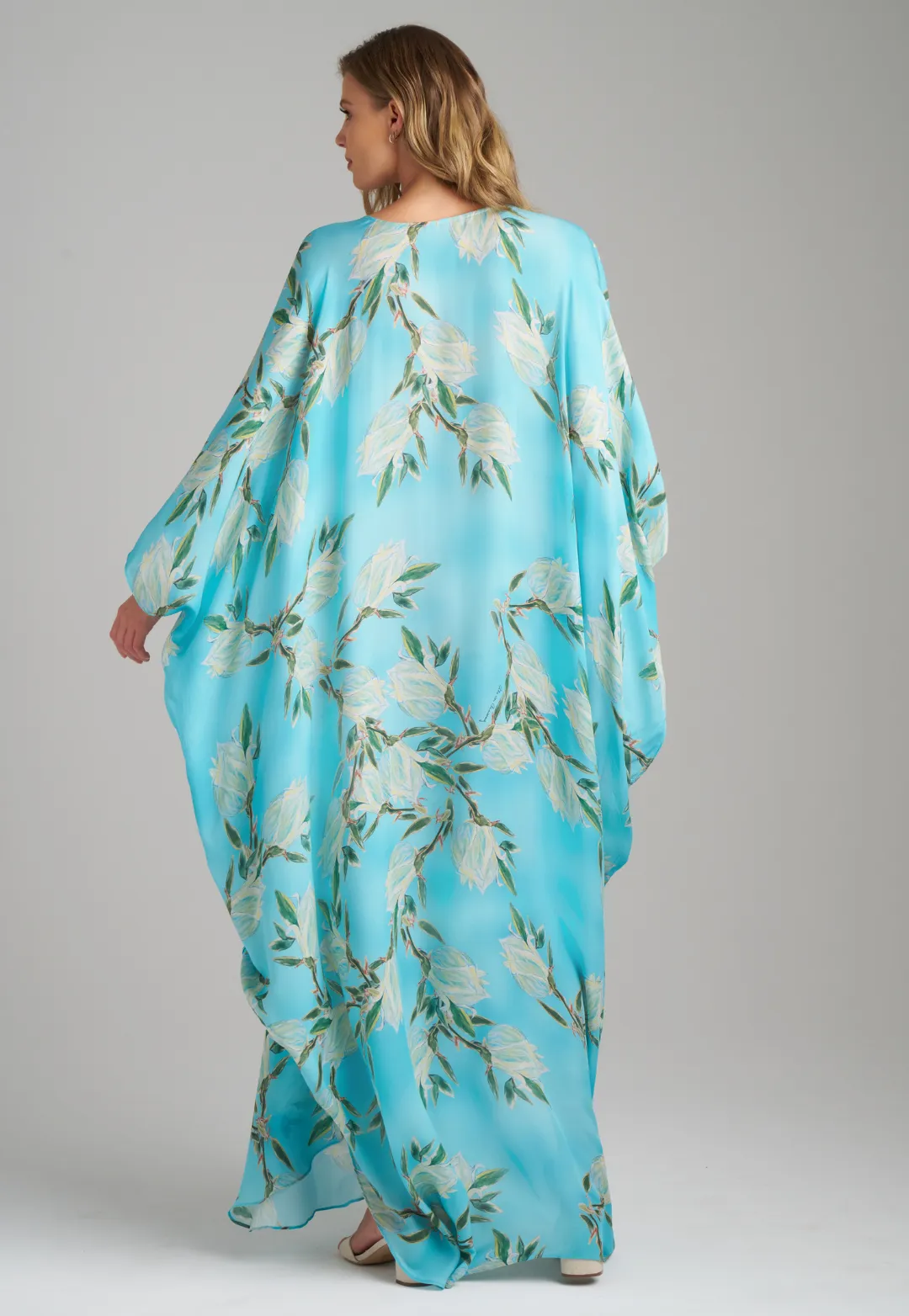 Alma Silk Kaftan in Blooming Yucca